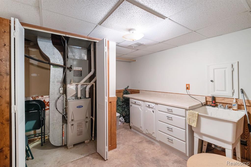 9246 YOUNG Drive, Swartz Creek, MI 48473 — Photo 28