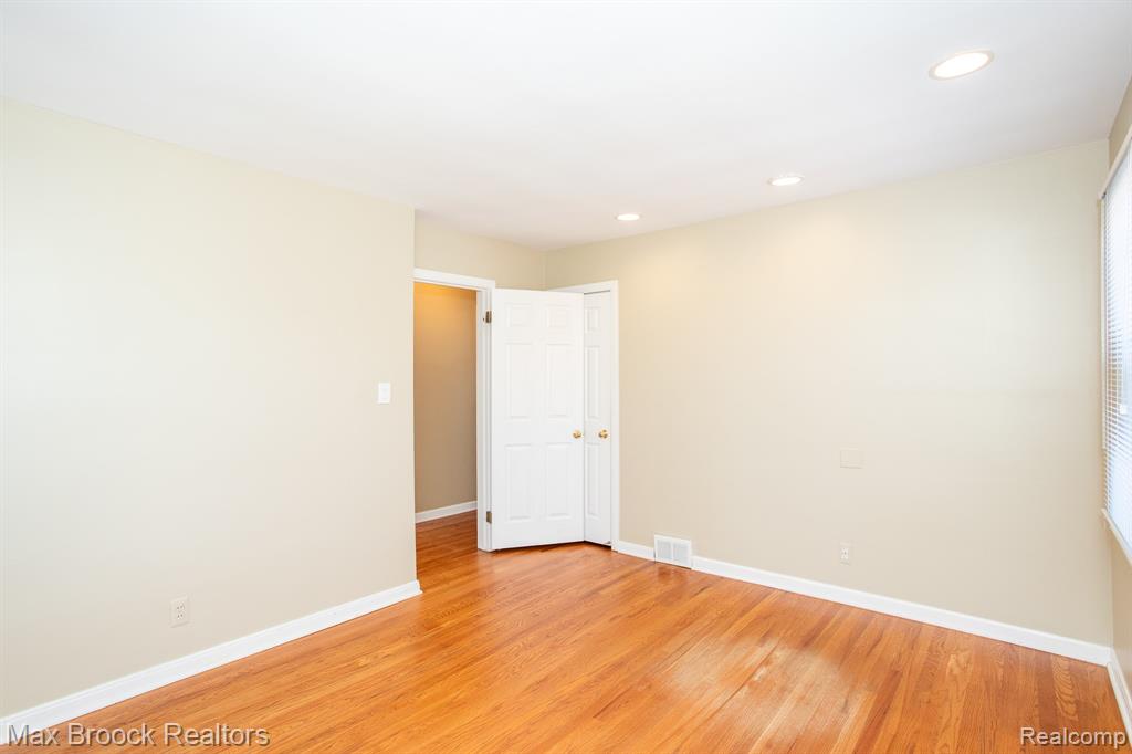 26614 Humber Street, Huntington Woods, MI — Photo 28