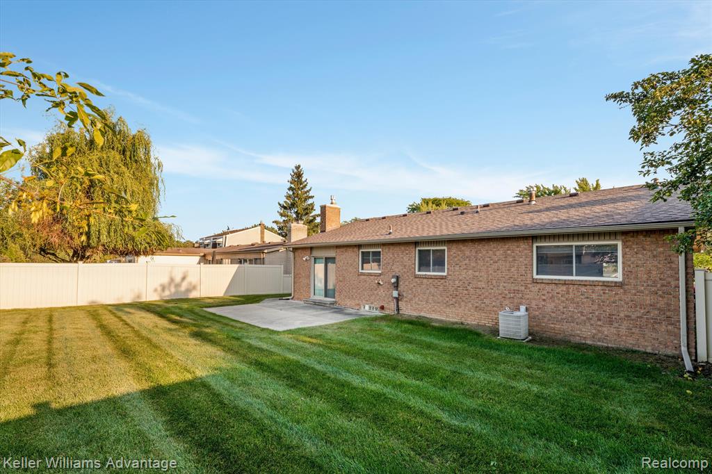 44284 SUFFOLK, Canton, MI 48187 — Photo 35