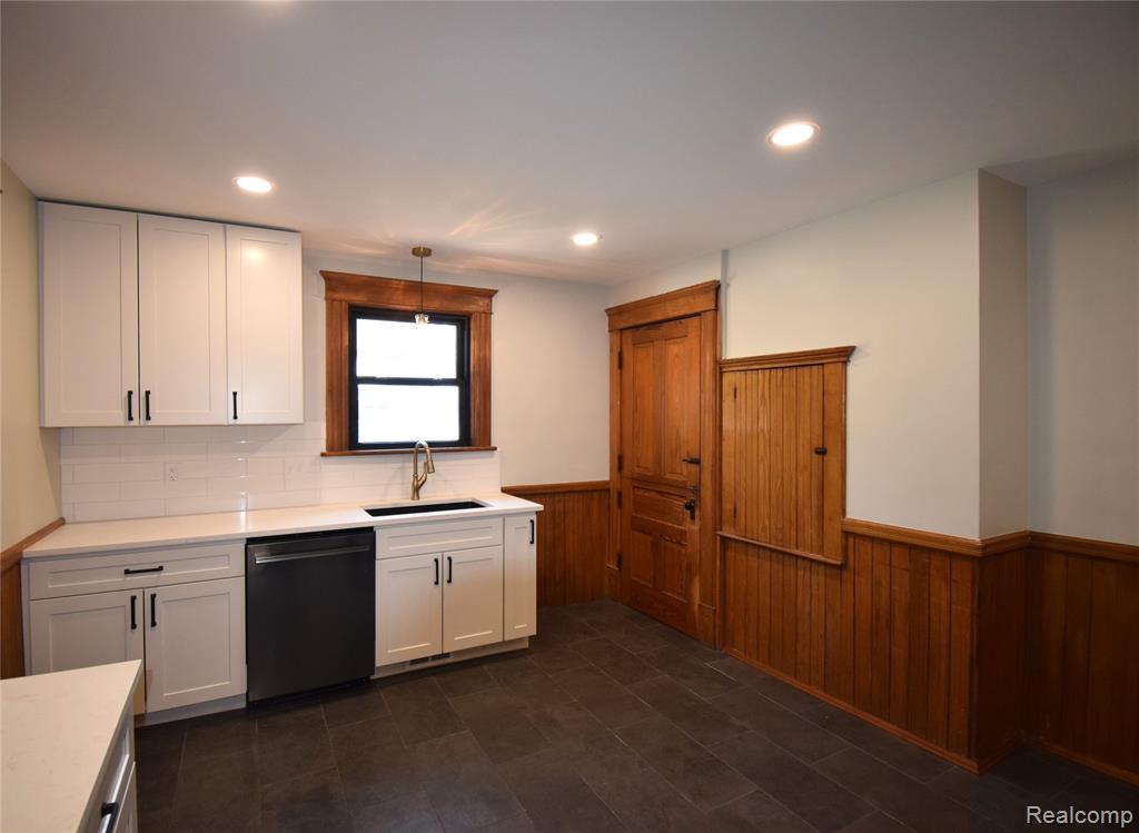 45669 Cass Avenue, Utica, MI 48317 — Photo 9