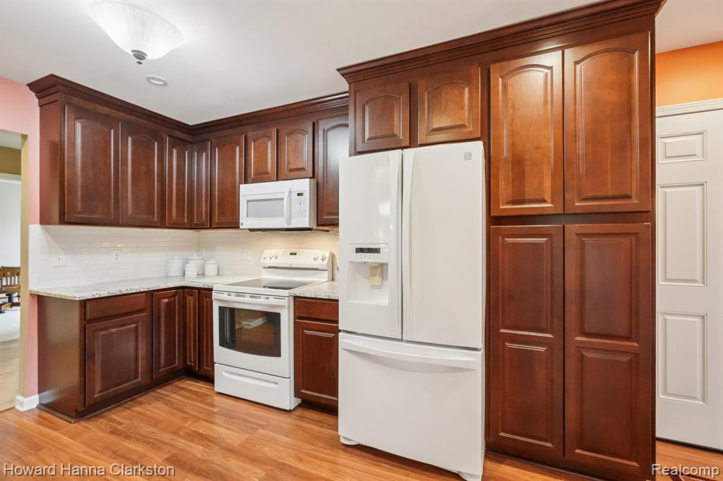 4105 Nancy Lane, White Lake, MI 48383 — Photo 11