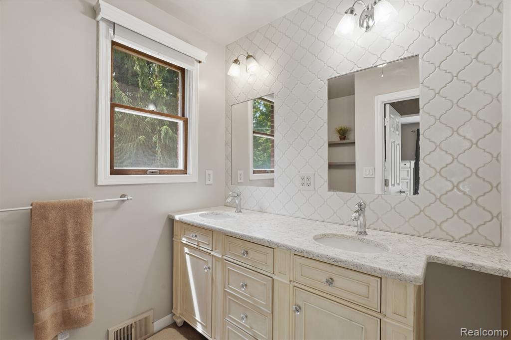 3843 Hooker Road, Pinckney, MI 48169 — Photo 12