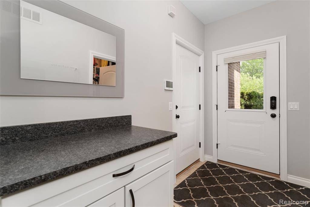 2761 Plum Creek Drive, Oakland, MI — Photo 23