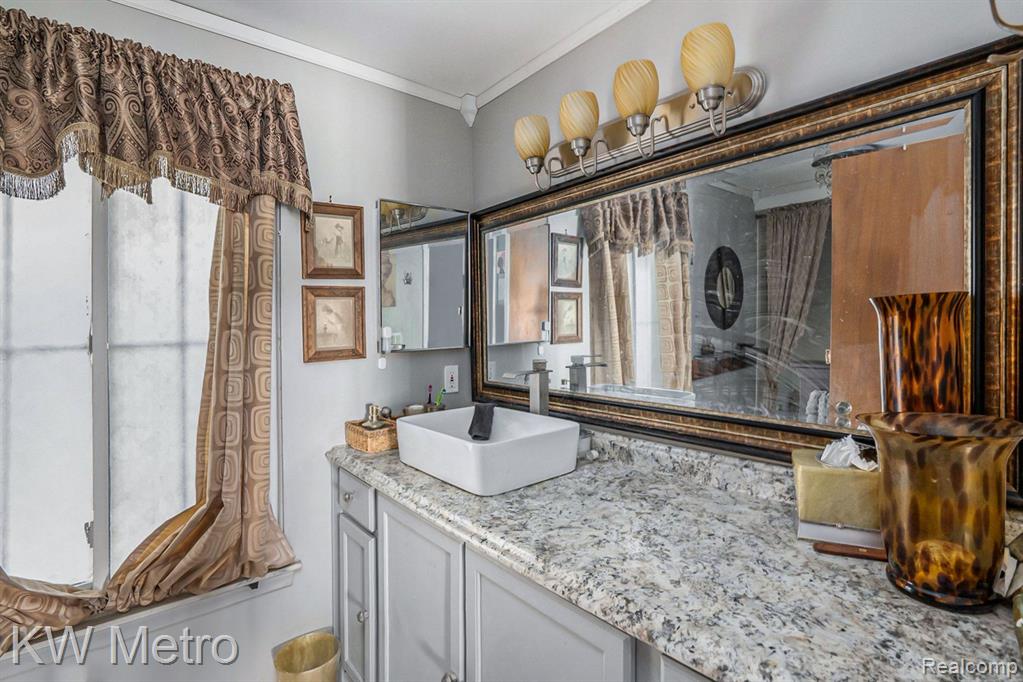 26510 INKSTER Road, Southfield, MI 48033 — Photo 8