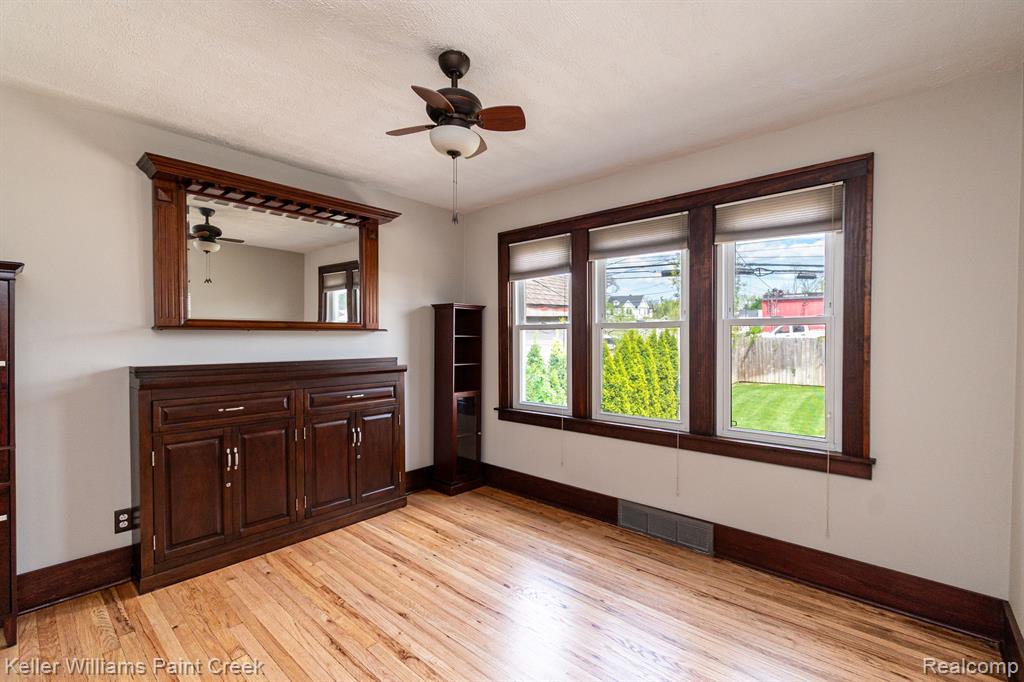 606 N CENTER Street, Royal Oak, MI 48067 — Photo 19