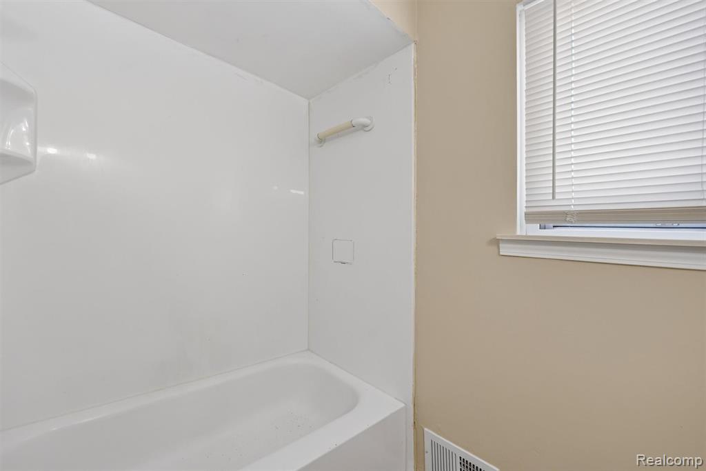 15654 Isabelle Street, Romulus, MI 48174 — Photo 16