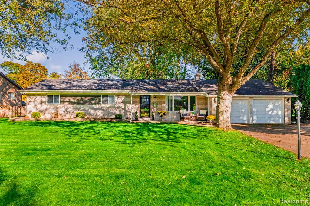 28731 Elbamar Drive, Grosse Ile, MI 48138