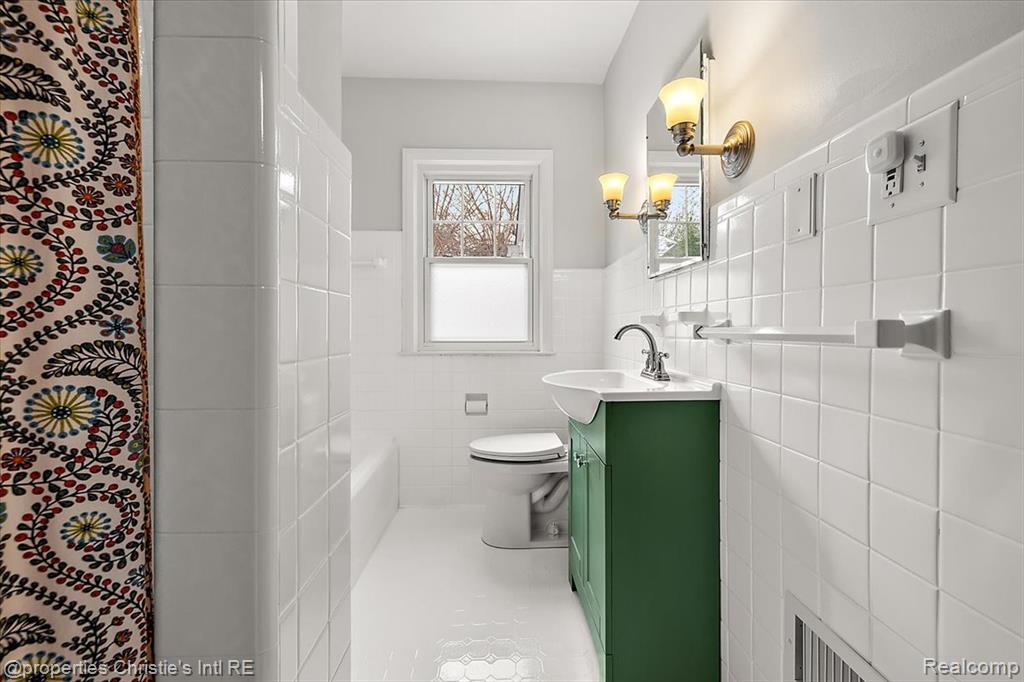 1253 Grayton Street, Grosse Pointe Park, MI 48230 — Photo 12