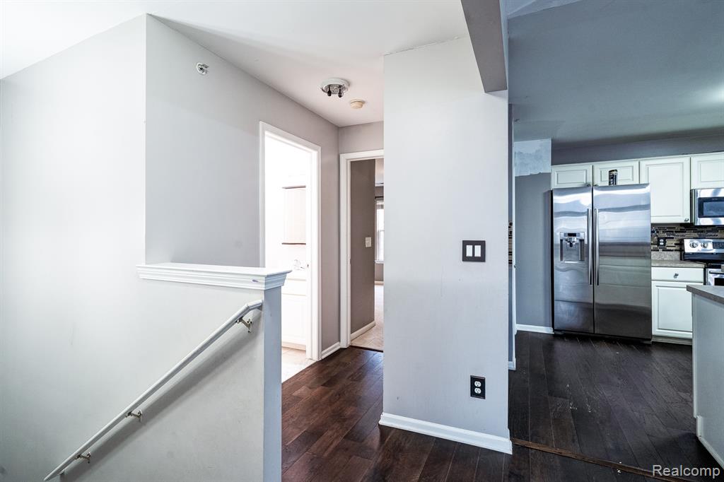 4205 CAMERON Circle, Walled Lake, MI 48390 — Photo 13