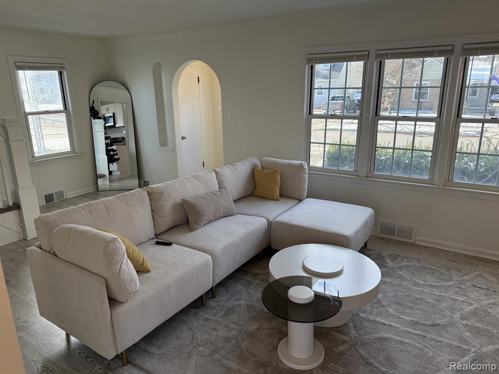 904 N REMBRANDT Avenue, Royal Oak, MI 48067 — Photo 5