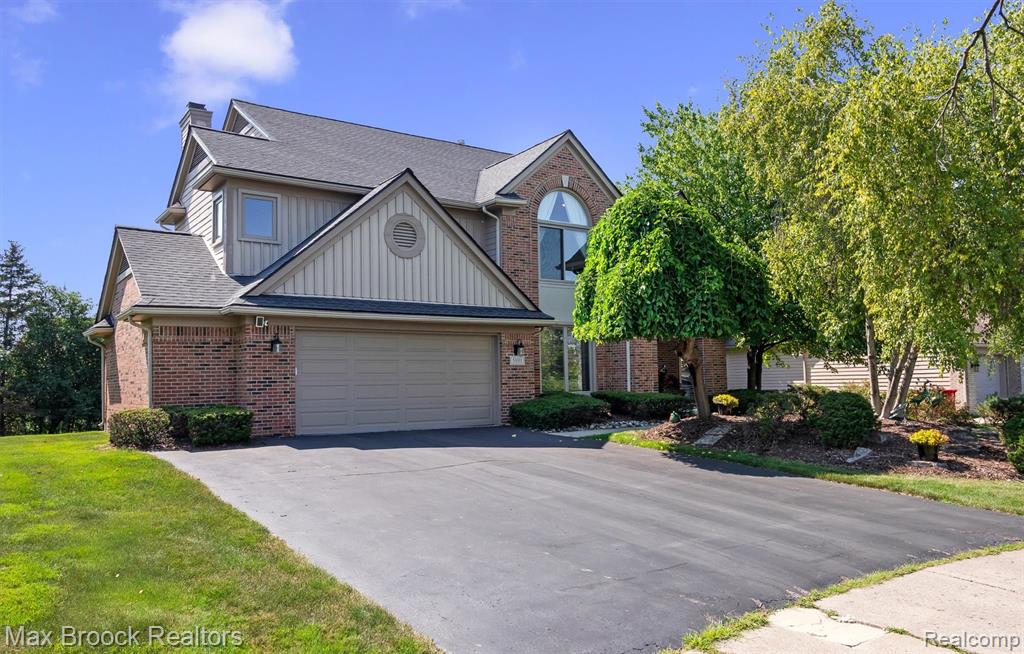 5101 Village Commons Drive, West Bloomfield, MI — front exterior