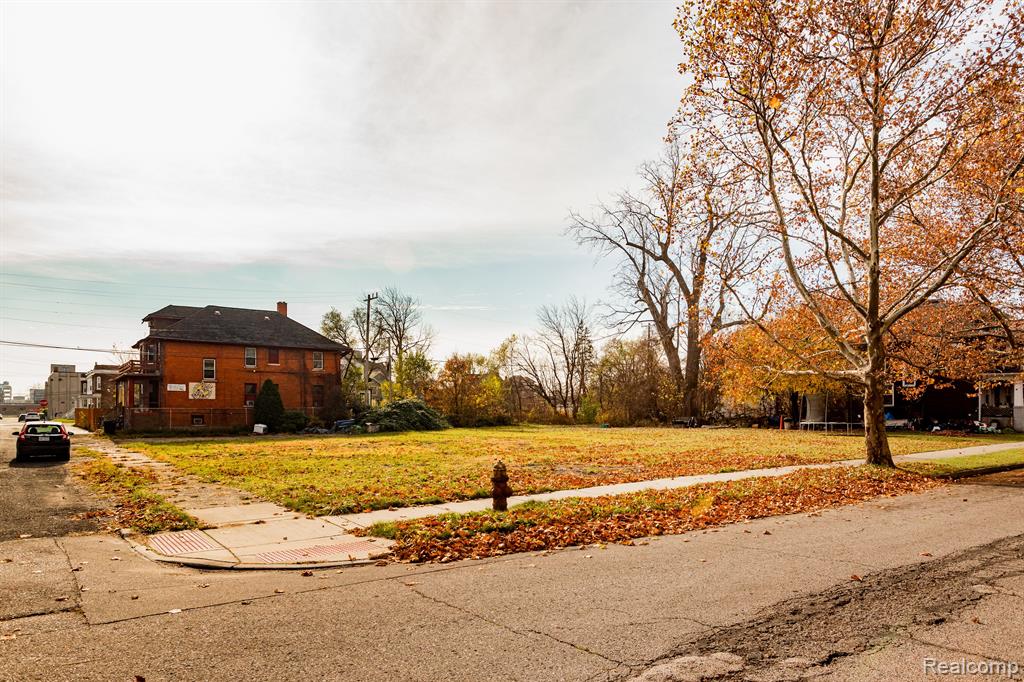 600 SMITH Street, Detroit, MI 48202