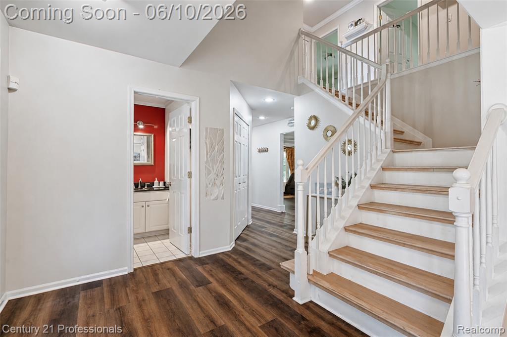 425 Cherry Grove Lane, Walled Lake, MI 48390 — Photo 7