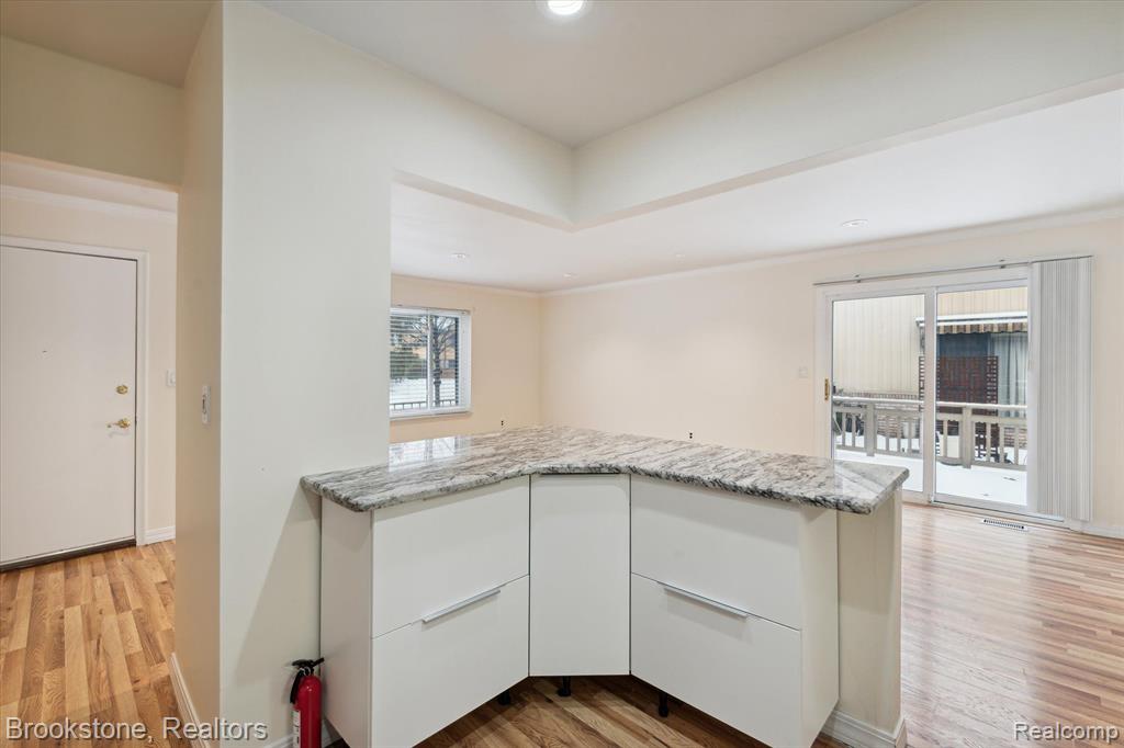 41712 BEDFORD Drive, Canton, MI 48187 — Photo 10