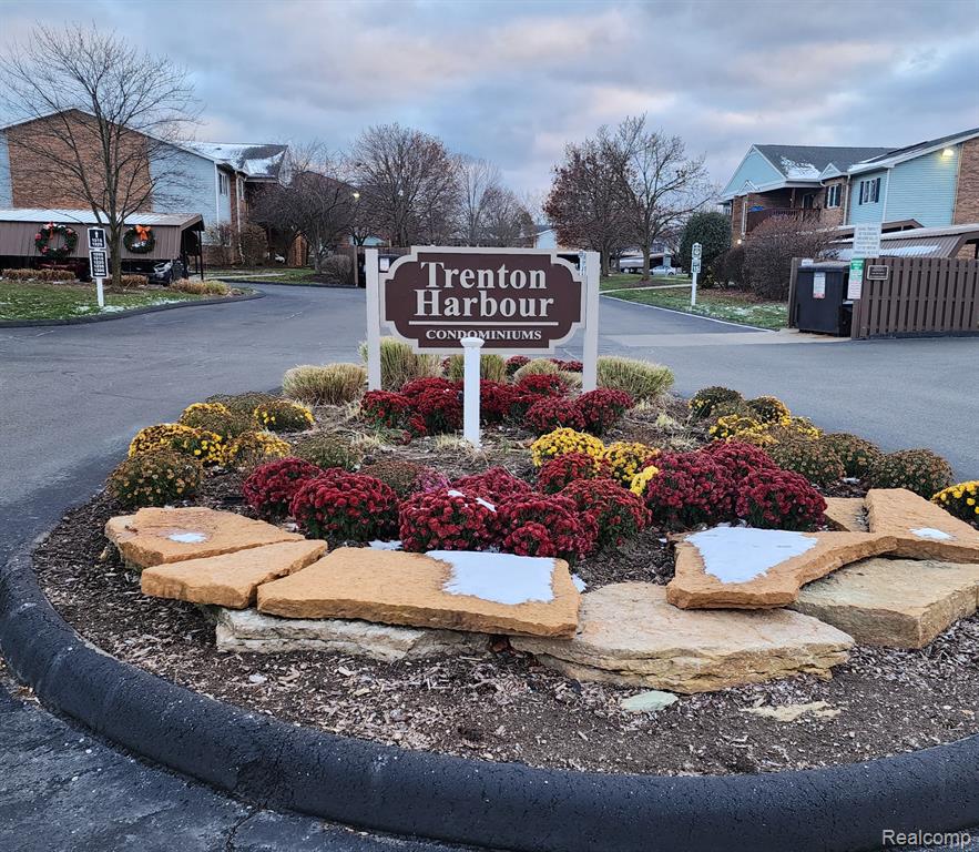 1595 HARBOUR Boulevard, 153, Trenton, MI 48183 — Photo 13