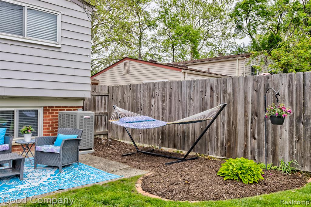 576 LANGLEY Boulevard, Clawson, MI — Photo 42