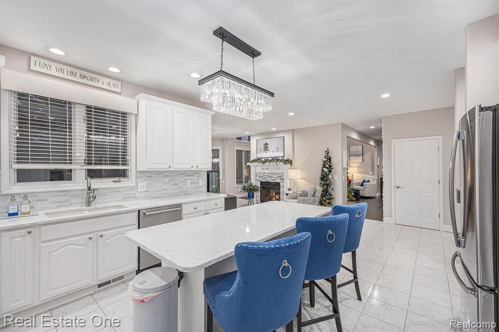562 SPRINGVIEW Drive, Rochester, MI 48307 — Photo 15