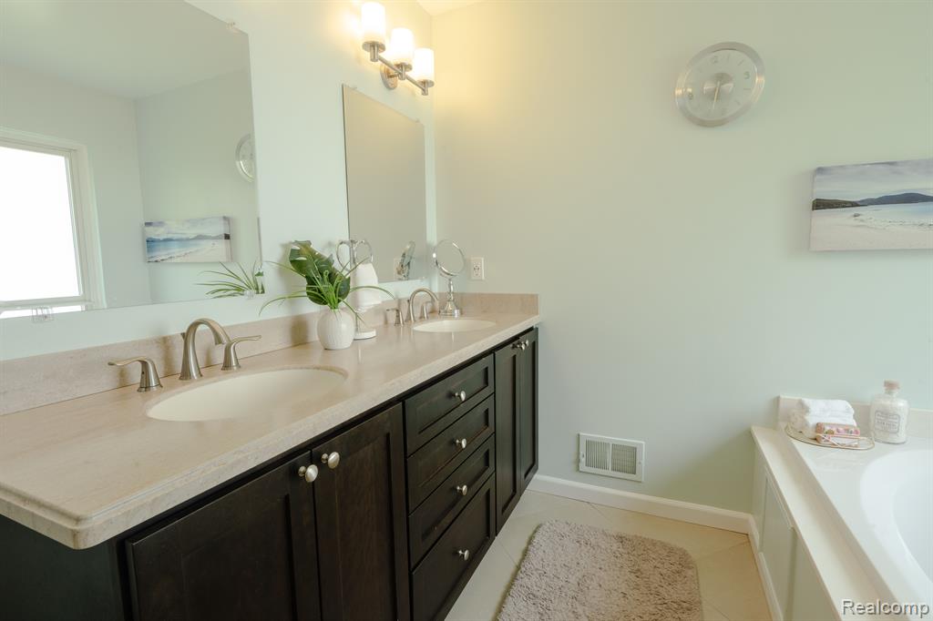 4839 SYCAMORE Drive, Ypsilanti, MI 48197 — Photo 16