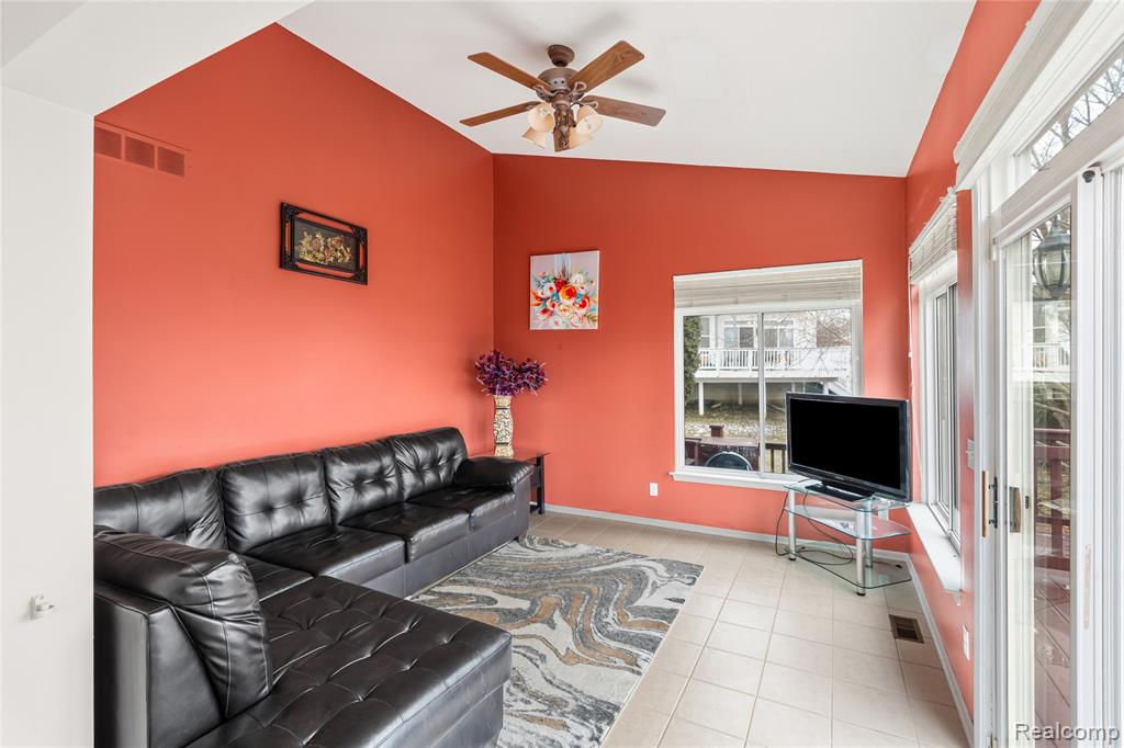 4337 Meadowbrook Court, Grand Blanc, MI 48439 — Photo 20