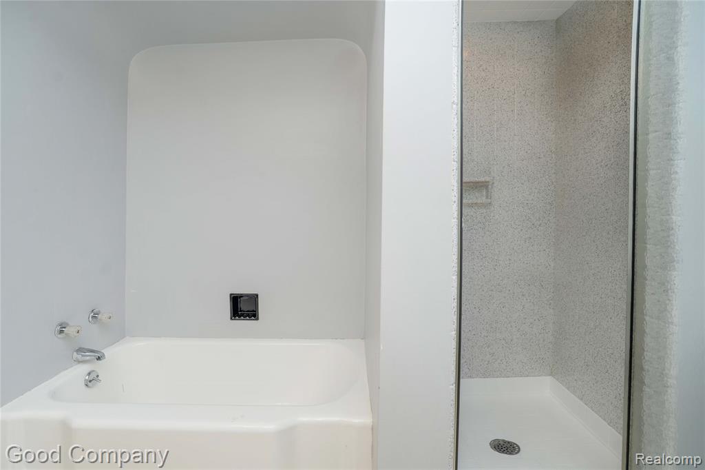 312 Dover Road, Waterford, MI 48328 — Photo 12