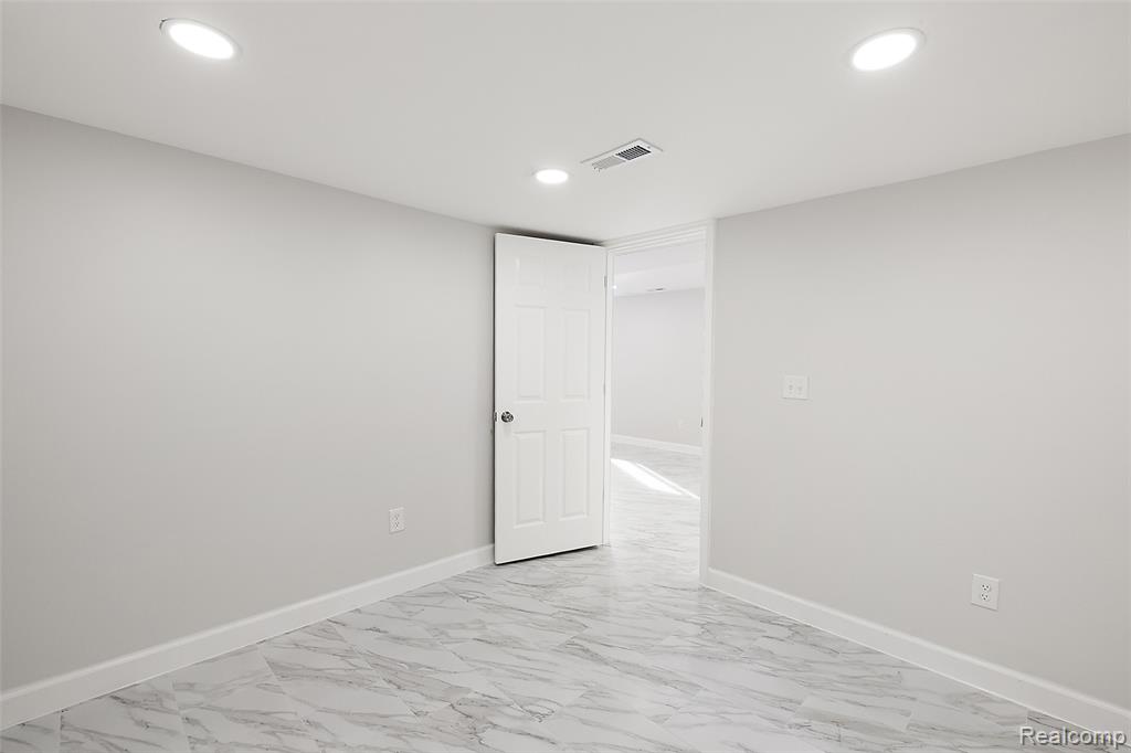 46267 Terrace Drive, Shelby Twp, MI 48317 — Photo 58