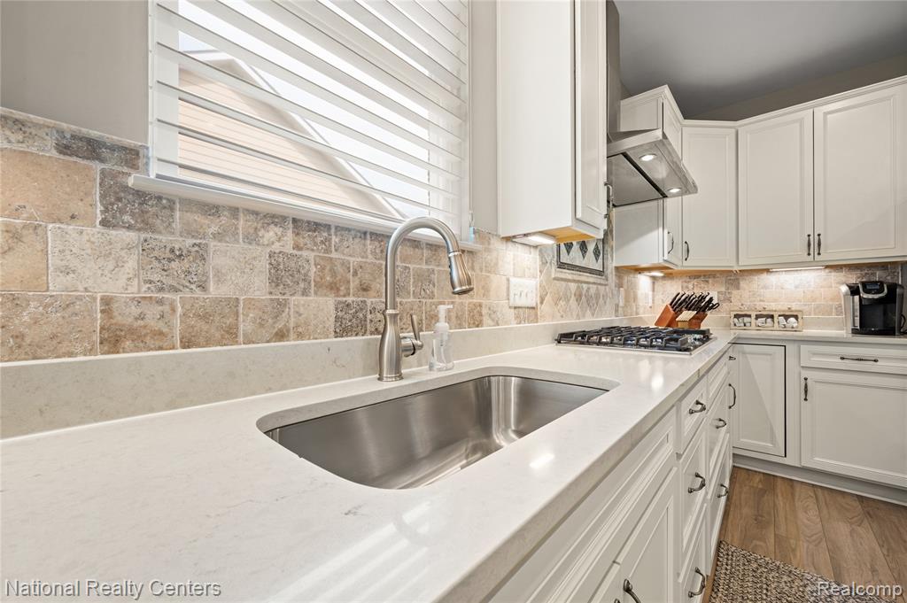 48796 Windfall Road, Novi, MI — Photo 12