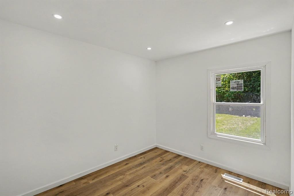 3217 W Cass Avenue, Flint, MI 48504 — Photo 9