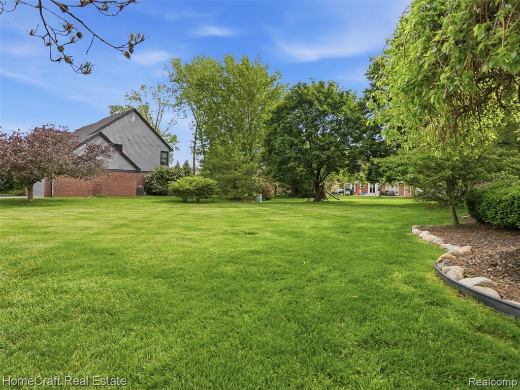45088 DANBURY Road, Canton, MI 48188 — Photo 34