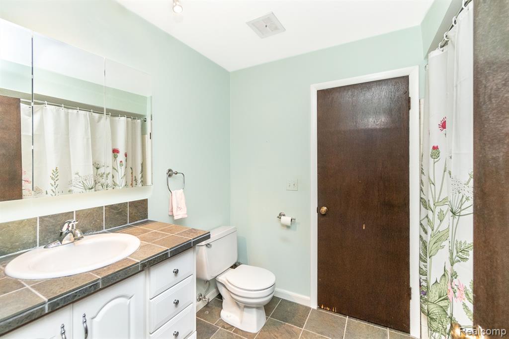 1814 WICKHAM Street, Royal Oak, MI 48073 — Photo 27