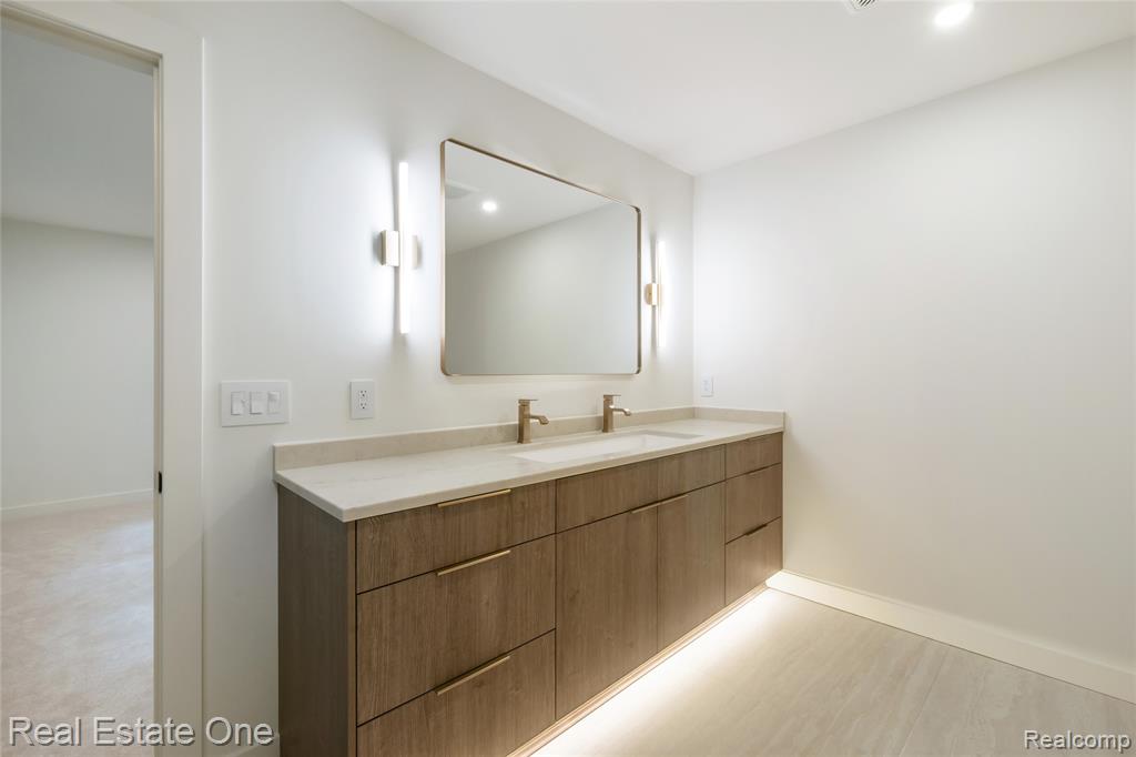 5584 N Adams Way, Bloomfield Hills, MI 48302 — Photo 34