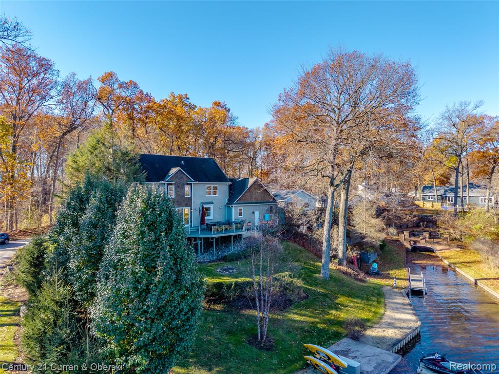 8308 Peninsular Drive, Fenton, MI 48430 — Photo 45