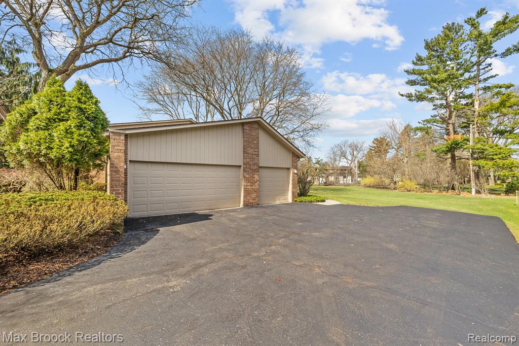 4838 KEW Court, Bloomfield Hills, MI 48301 — Photo 52