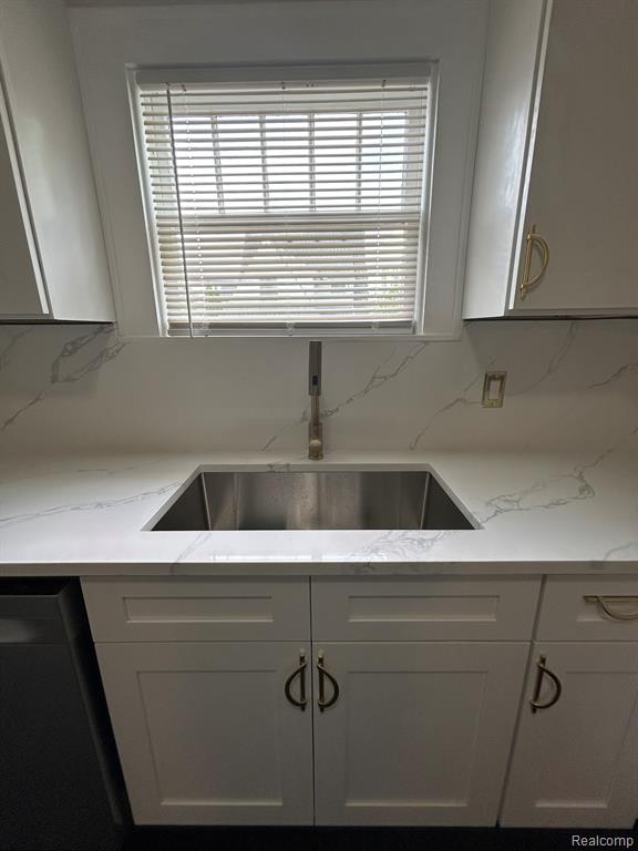 425 W Iroquois Road, Pontiac, MI 48341 — Photo 13