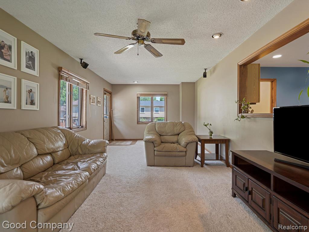 210 SCHRUM Drive, Whitmore Lake, MI 48189 — Photo 4