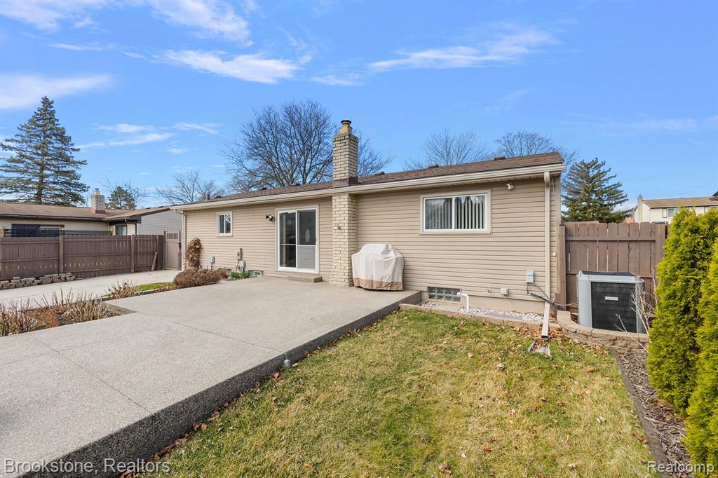 43258 HYDE PARK Drive, Sterling Heights, MI 48313 — Photo 9