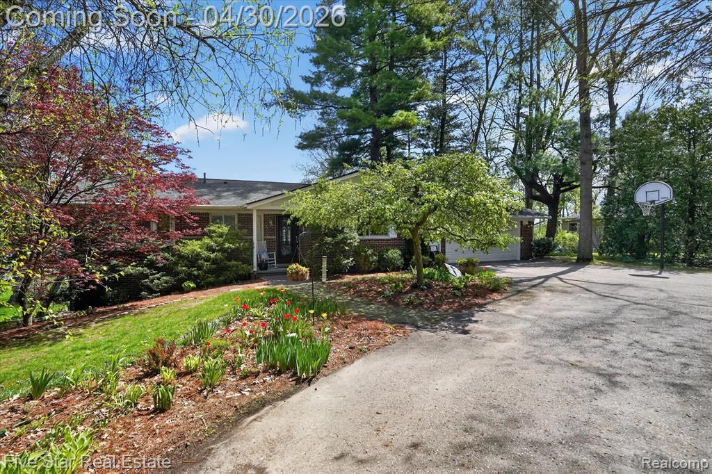 630 Sunset, White Lake, MI 48383 — Photo 2
