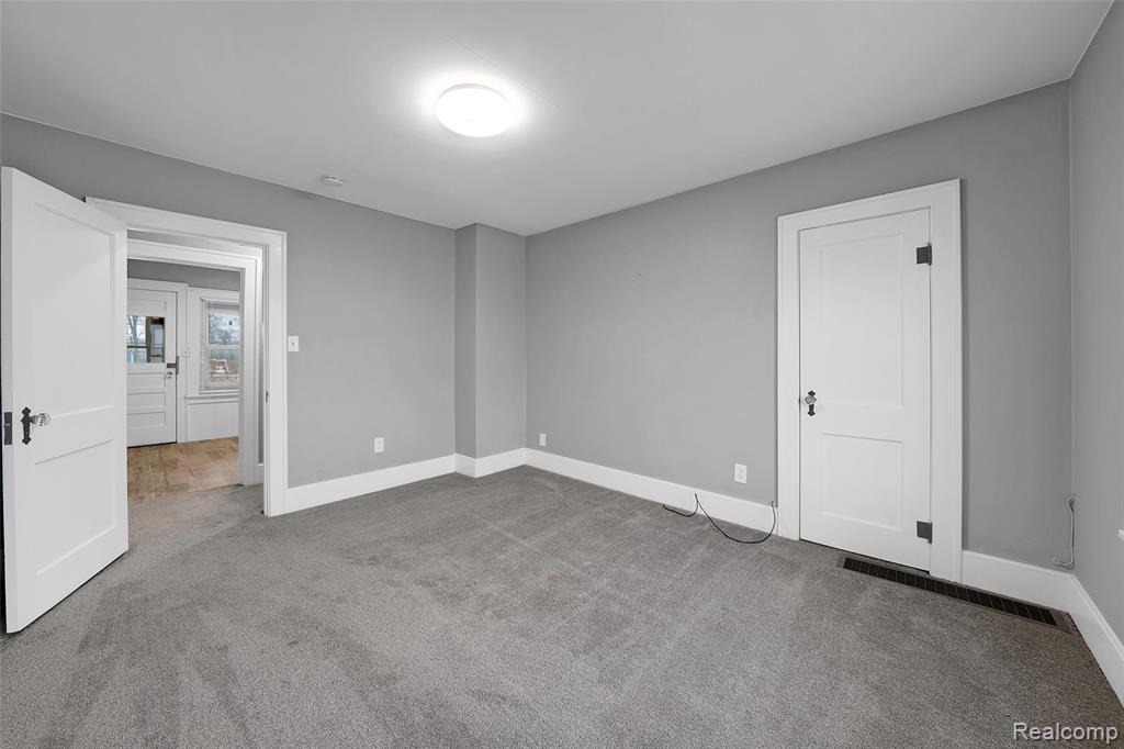 433 N Saginaw Street, Holly, MI 48442 — Photo 34