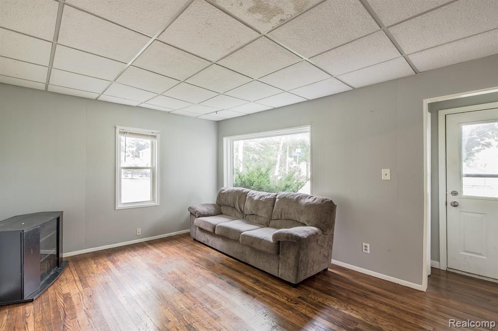 6400 Elmwood Drive, Waterford, MI 48329 — Photo 7