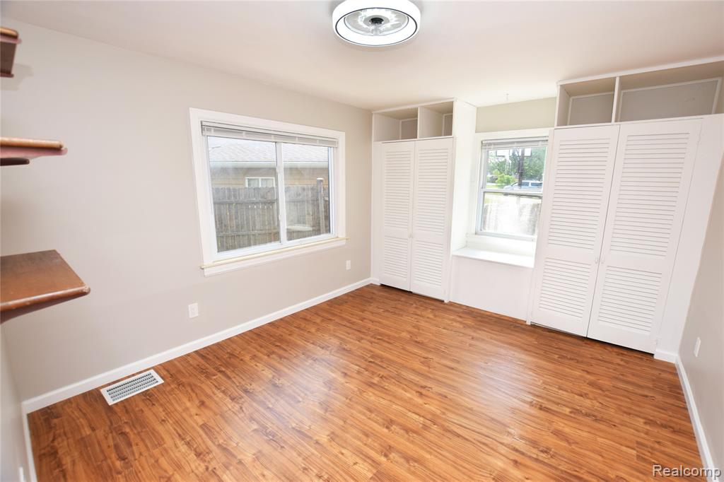4047 Mitchell Drive, Flint, MI 48506 — Photo 13