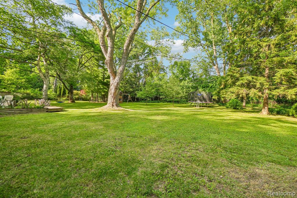 2675 Douglas Drive, Bloomfield Hills, MI 48304 — Photo 47