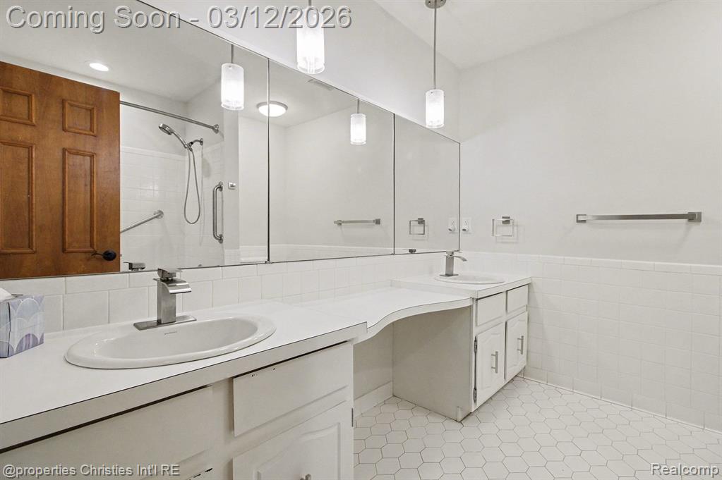 42160 Woodward Avenue, 86, Bloomfield Hills, MI 48304 — Photo 16