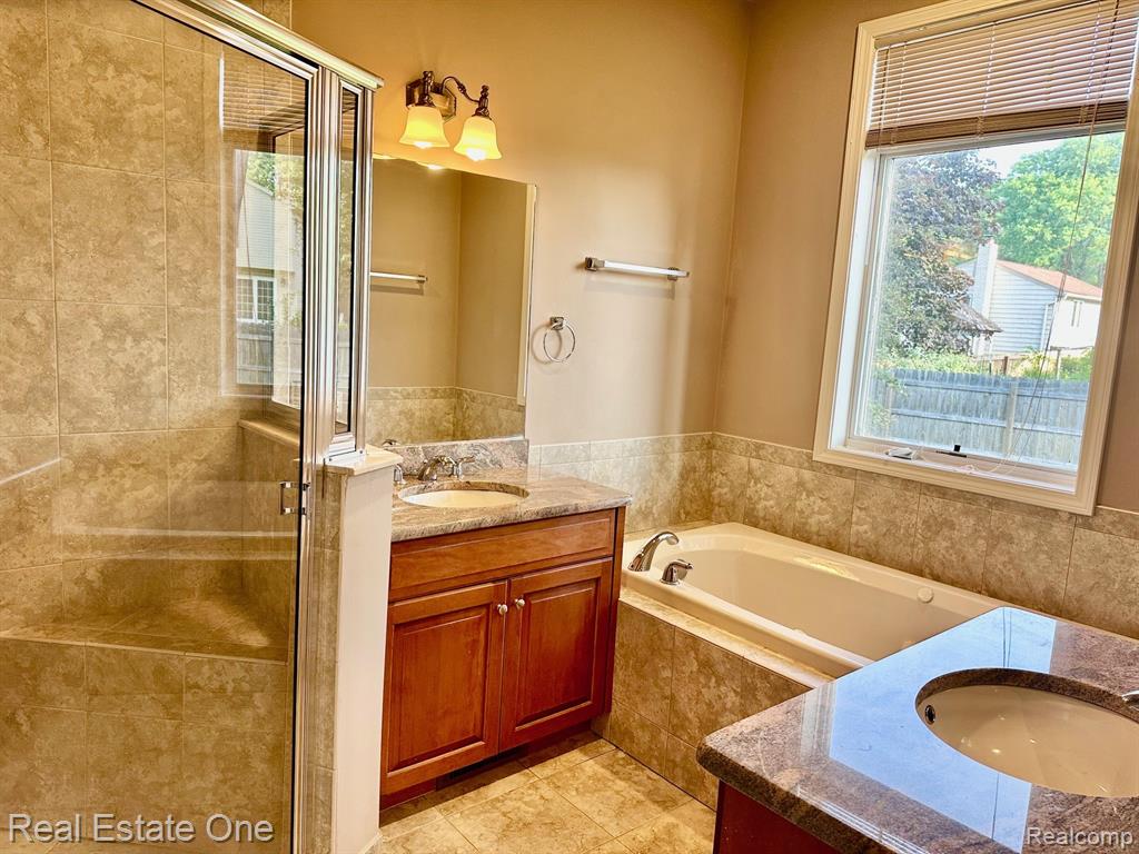 969 Grand Vista Court, Troy, MI 48085 — Photo 9