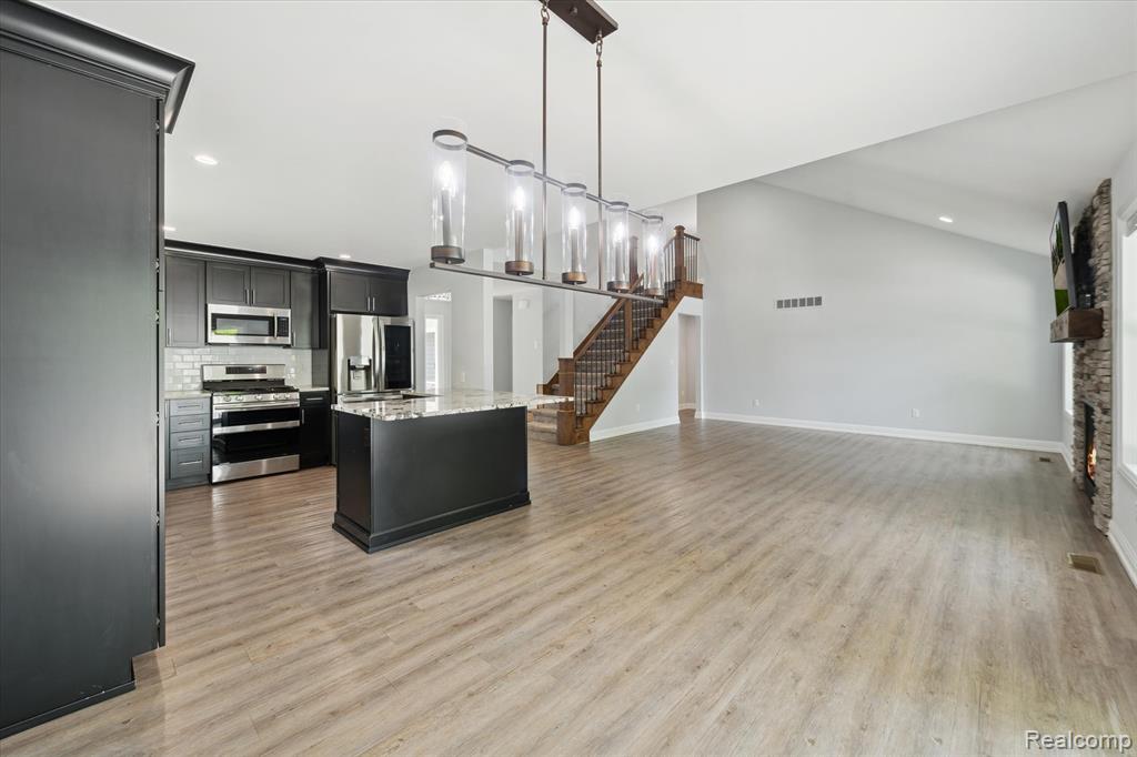 595 BRIGHTON LAKE RD, Brighton, MI 48116 — Photo 10