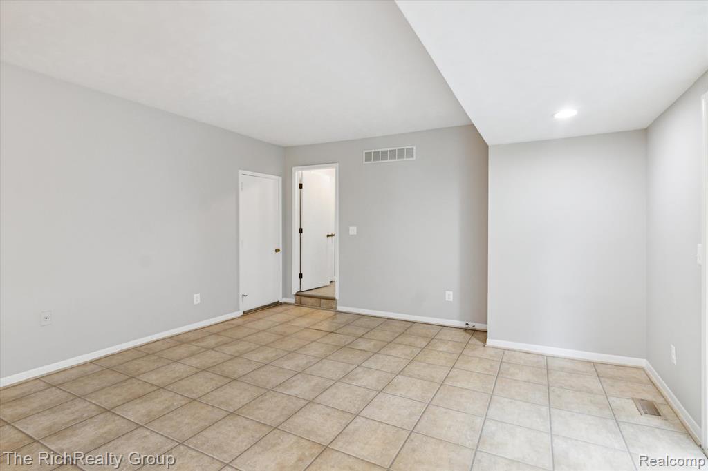43101 LANCELOT Drive, Canton, MI 48188 — Photo 23