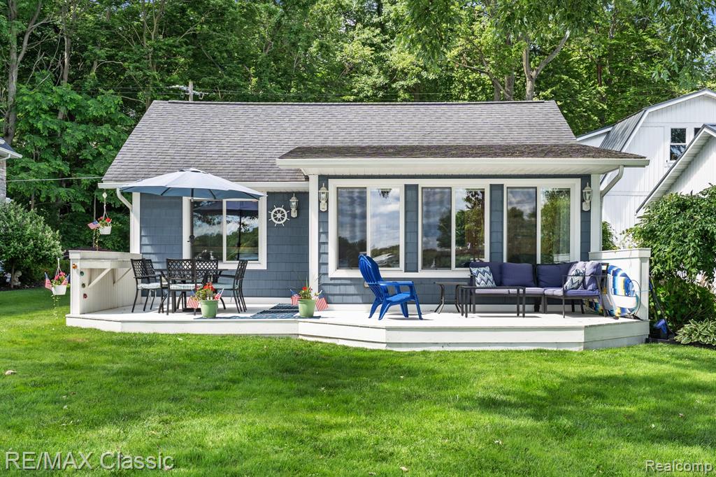 5286 Edgelake Drive, Pinckney, MI 48169 — front exterior