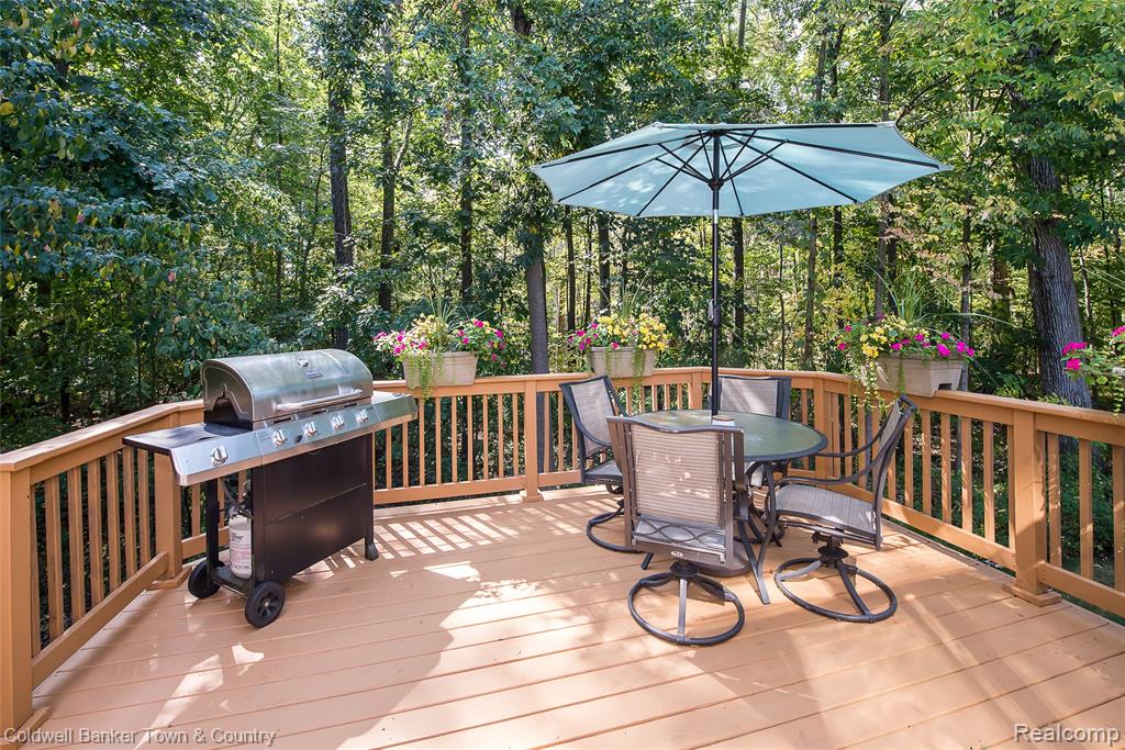 642 Chestnut Drive, Wixom, MI 48393 — Photo 7