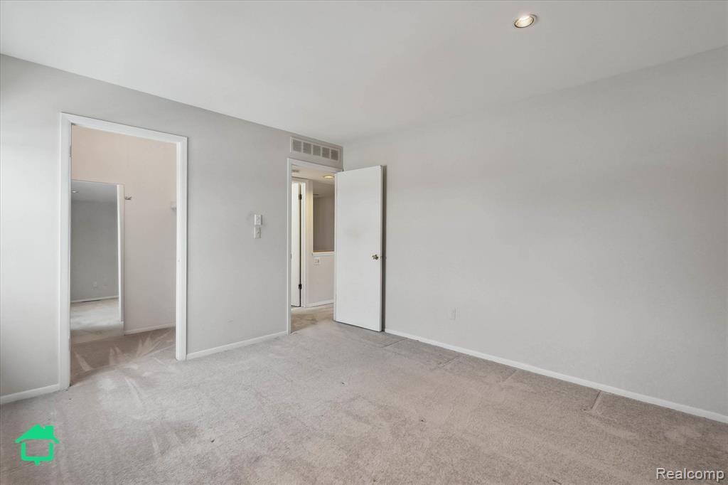 256 LAKE VILLAGE Drive, Walled Lake, MI 48390 — Photo 14