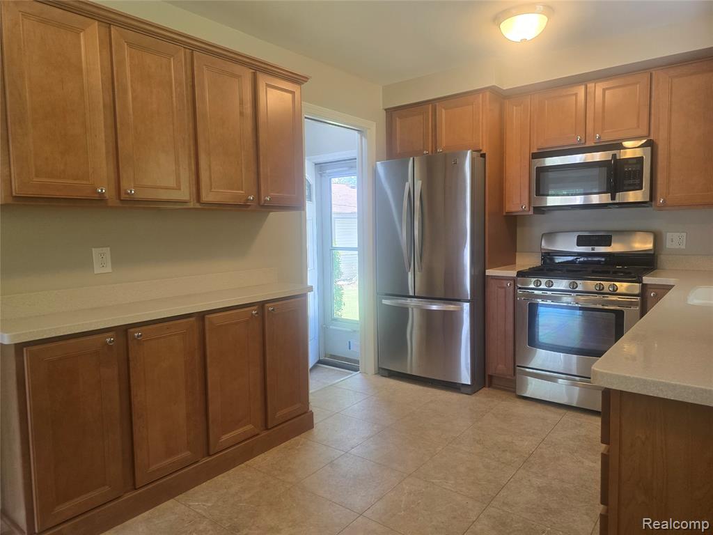7621 N Wildwood Street, Westland, MI — Photo 10