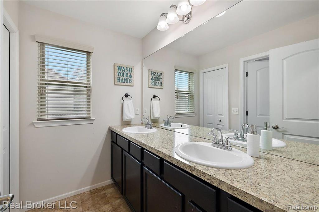 5633 GOLF POINTE Drive, Clarkston, MI 48348 — Photo 68