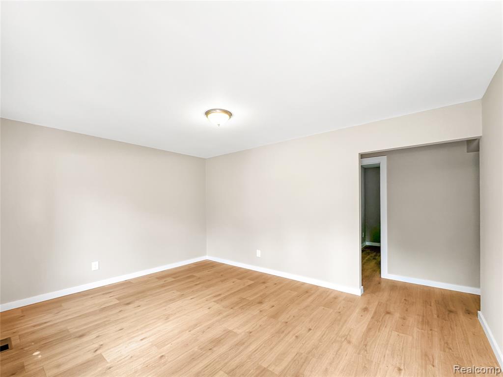 5552 Liberty Bell Road, Grand Blanc, MI 48439 — Photo 9